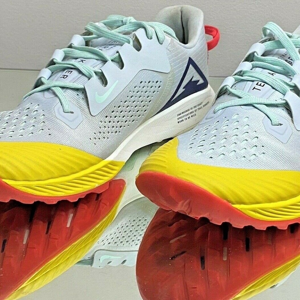 Nike Terra Kiger Women's Hiking Shoe NWOB 8.5